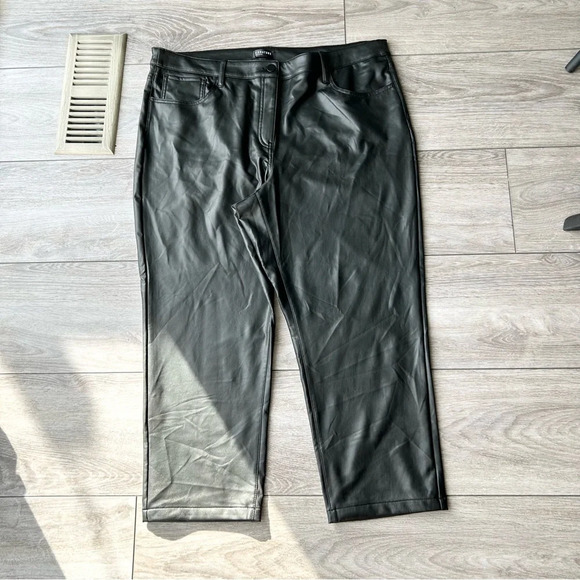 NWT Reitmans Straight Leg High Rise Faux Leather Pants in Black - Picture 3 of 15